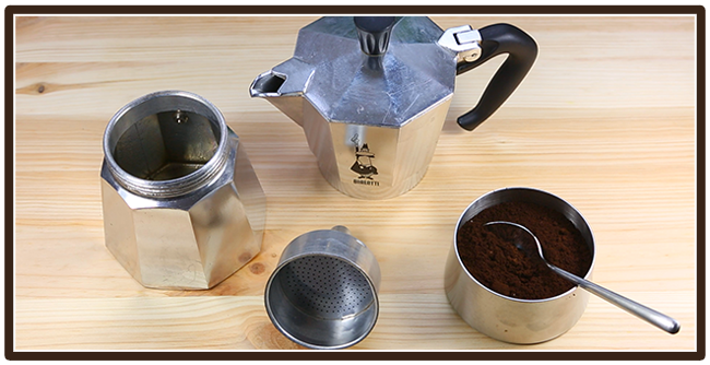 Kaffeezubereitung mit Espressokocher - Mokkakanne Kaffeezubereitung mit Espressokocher - Mokkakanne