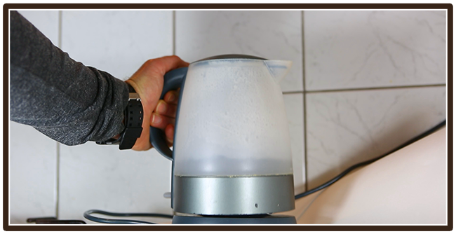 Espressokocher Anleitung - Wasser vorwärmen Espressokocher Anleitung - Wasser vorwärmen