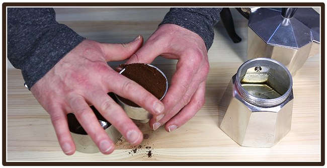 Espressokocher Anleitung - Rand glattstreichen Espressokocher Anleitung - Rand glattstreichen