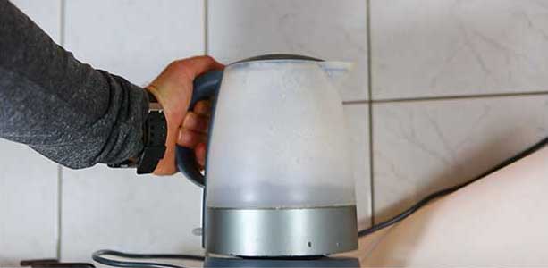 Kaffeezubereitung mit French Press - Anleitung - Wasser
