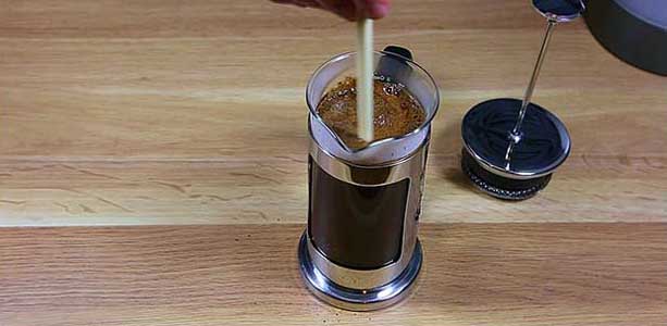 Kaffeezubereitung mit French Press - Anleitung - Umrühren