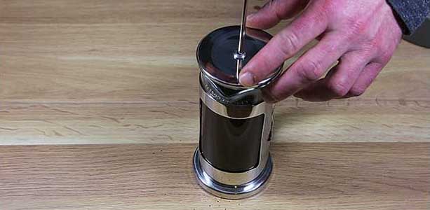 Kaffeezubereitung mit French Press - Anleitung - Ziehen