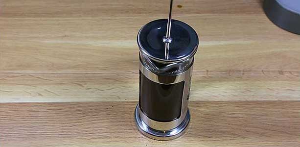 Kaffeezubereitung mit French Press - Anleitung - Ziehen